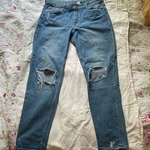 H&M women’s ripped jeans size US 6